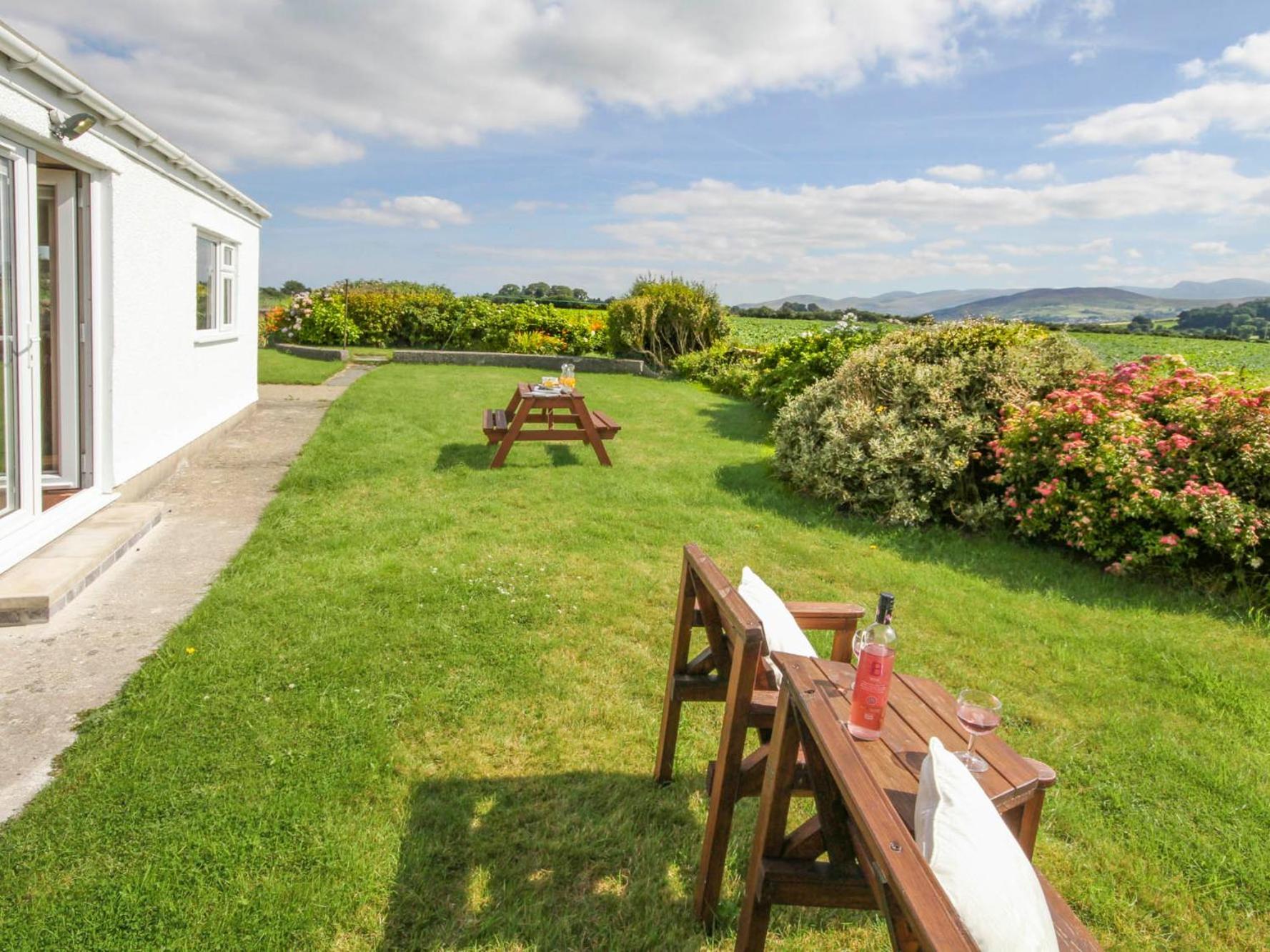 Coed Bolyn Lodge Llanddeiniolen Exteriör bild